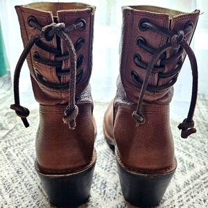 EUC Frye Carmen Lace Back Booties in size 7.5